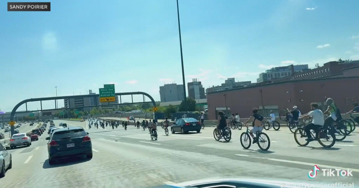 Video shows more than 100 people illegally riding bikes on I-93 