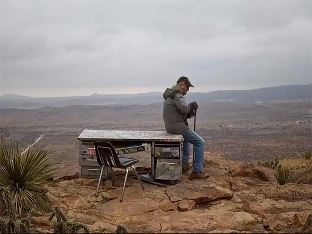 Desk-on-Hancock-Hill-in-Alpine-Texas-1280.jpg 