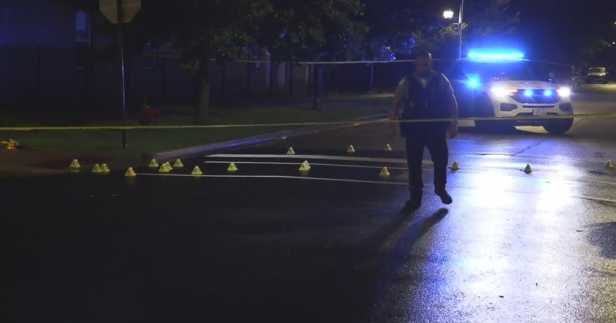 Mass shooting on Near West Side leave 4 men hurt, police say 