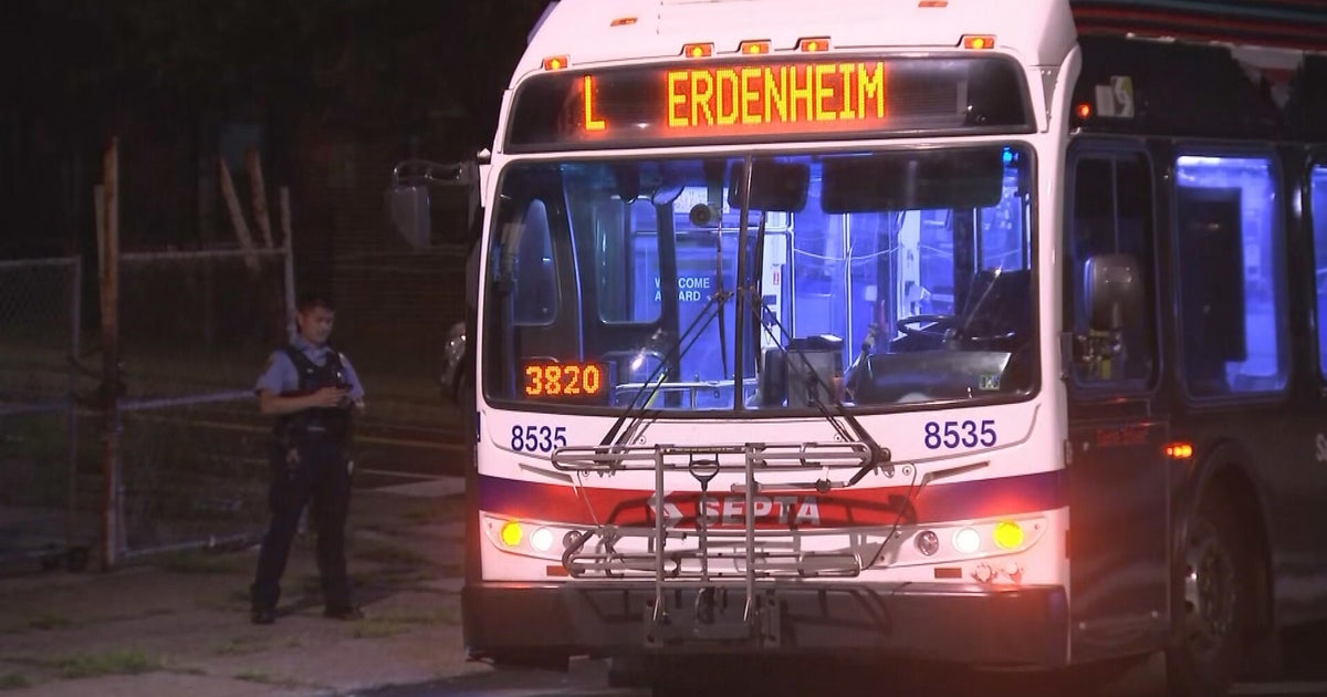Shooting in East Germantown leads to multi-vehicle crash, 2 people injured, police say 