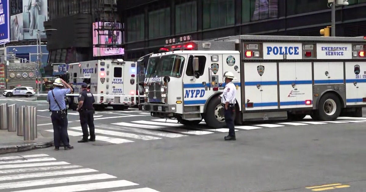 Suspicious package in Times Square deemed non-hazardous, NYPD says 