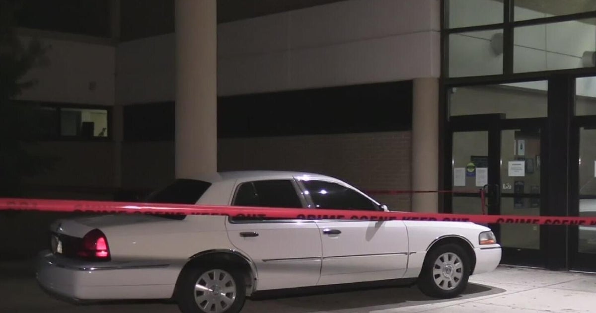 Shots fired outside police station on Chicago's Northwest Side 