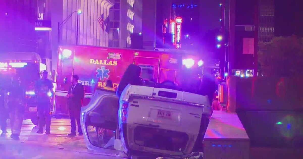 SUV runs red light, crashes into DART bus in Dallas - CBS Texas