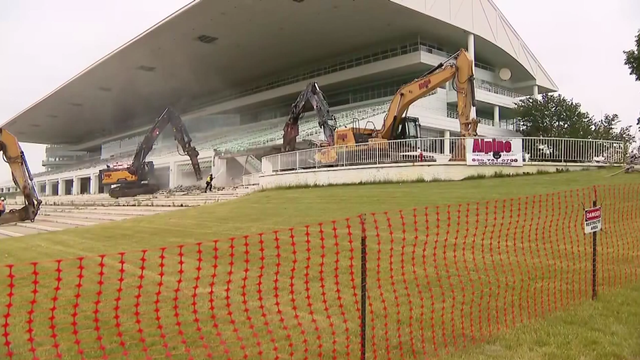 arlington-racetrack-demolition-2.png 