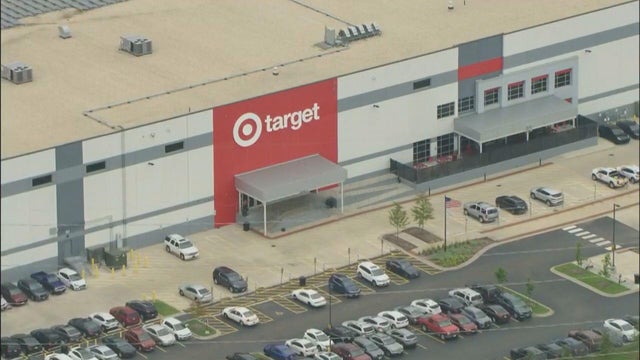 081925-target-warehouse-clean.jpg 
