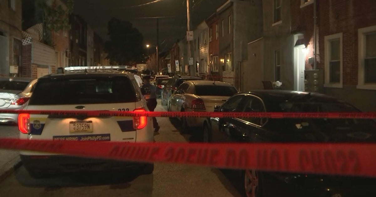 1 man dead, another man injured during shooting in South Philadelphia 