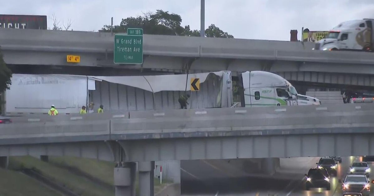 Truck crash snarls morning traffic in area of I-94/I-96 interchange 