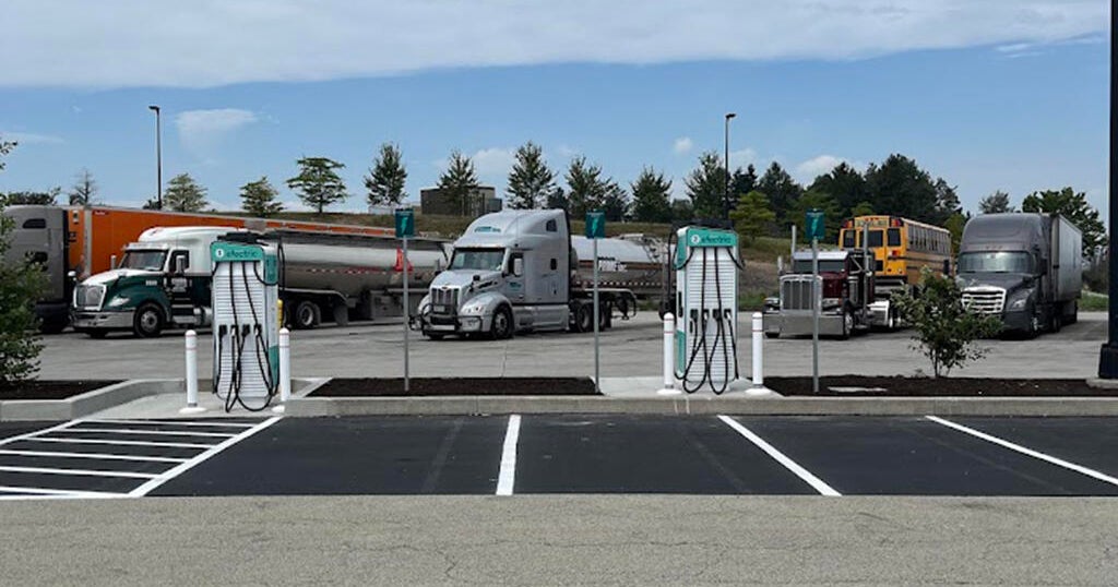 Pennsylvania Turnpike adds electric vehicle charging stations to Somerset service plazas 