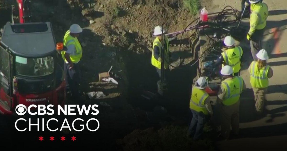 Gas line hit in Buffalo Grove, causing major traffic headache - CBS Chicago