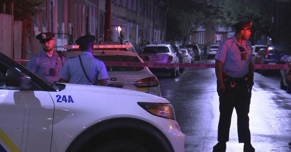 1 person dead, another injured in shooting in Kensington, police say 