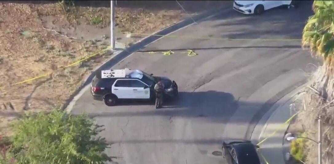 Deputies investigate the shooting death of a woman in Compton - CBS Los ...