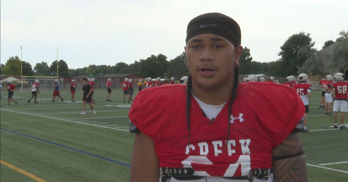 Student carries Samoan pride, grandmother's lessons into football season 