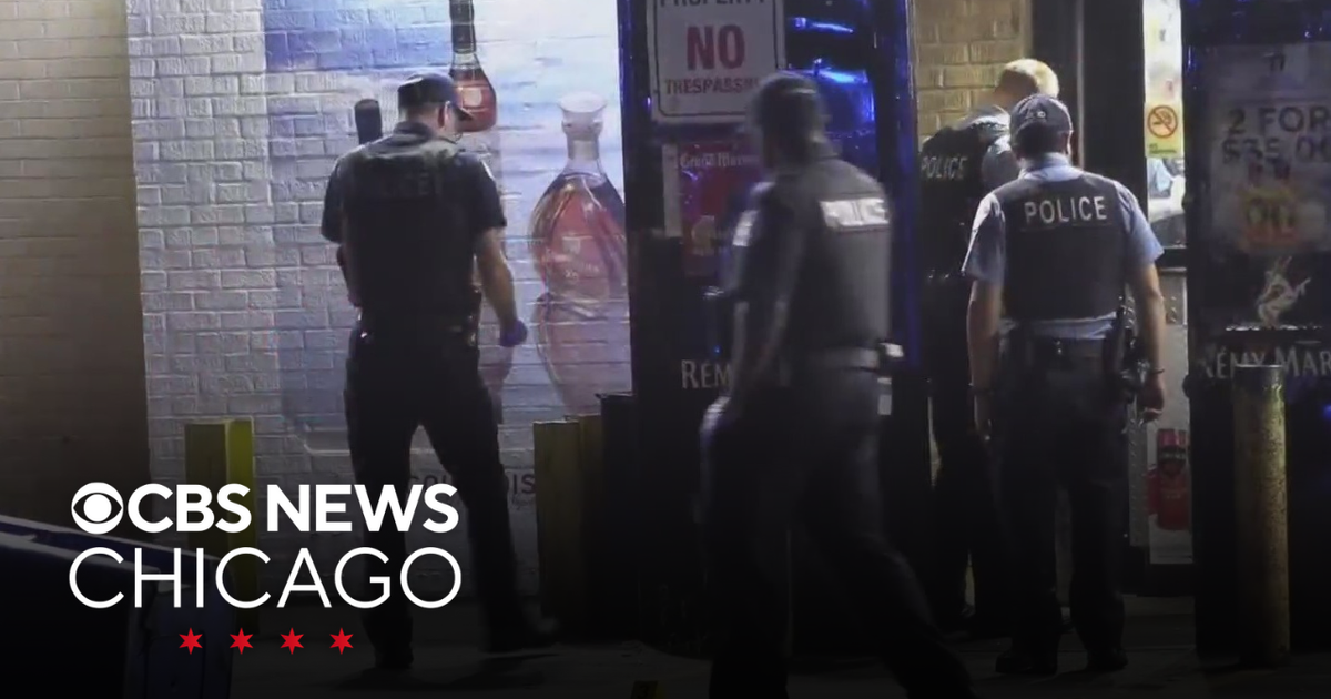 2 men shot at Humboldt Park convenience store - CBS Chicago