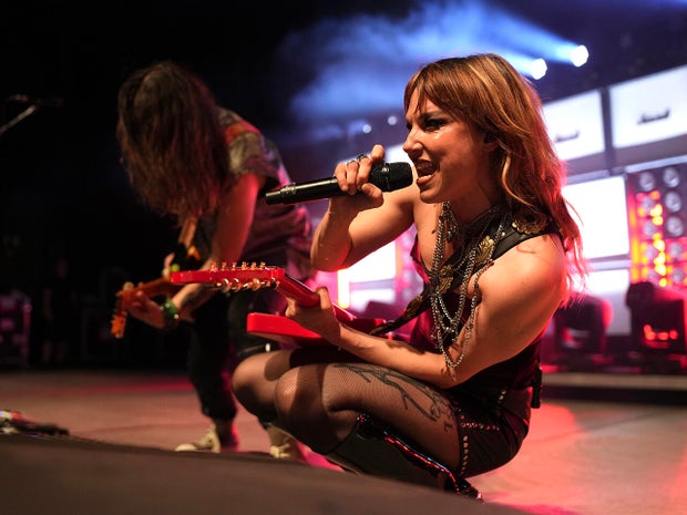 jake-barlow-halestorm-lzzy-hale-2-1280.jpg