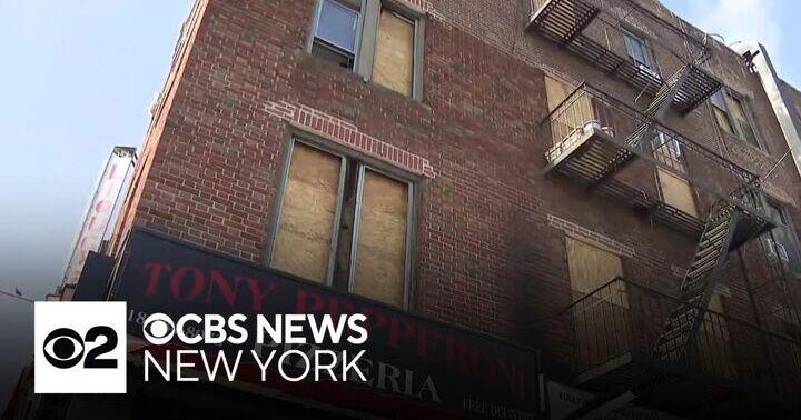 Pizzeria goes up in flames in Bensonhurst, Brooklyn - CBS New York
