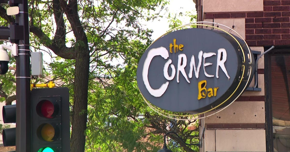 Minneapolis’ The Corner Bar served customers one last time before closing down