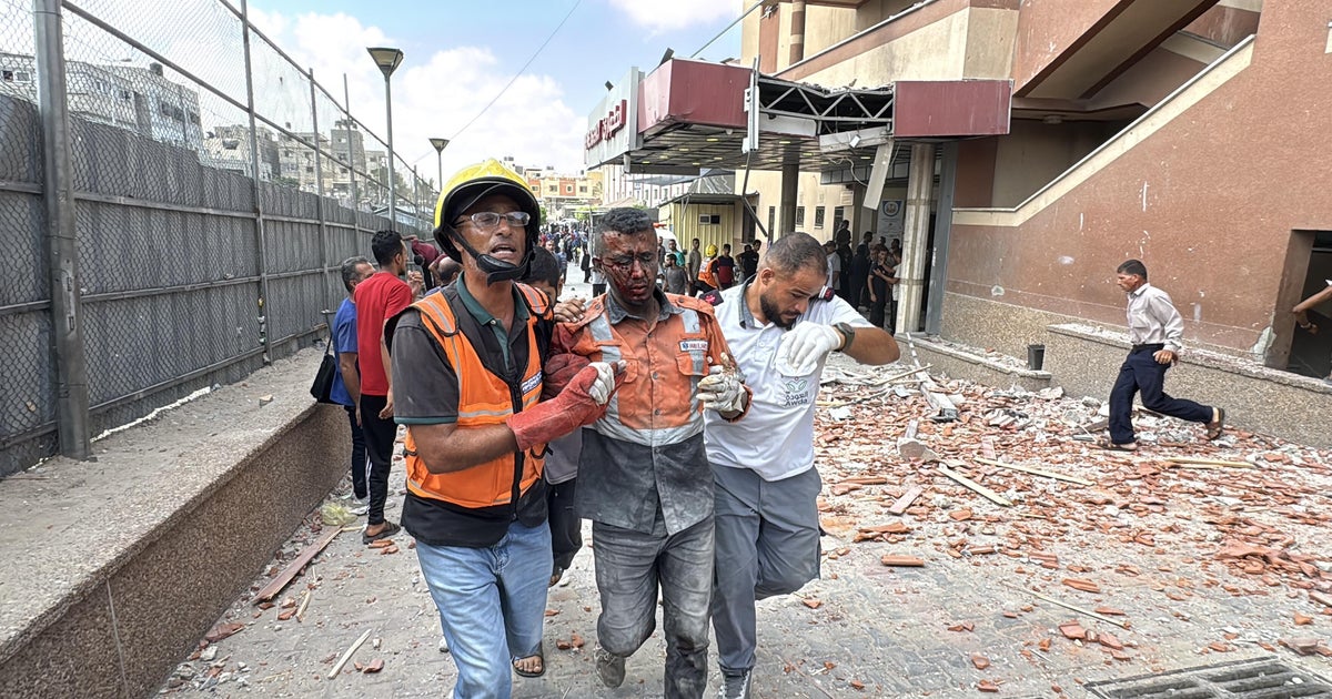 Israeli strike on Gaza’s Nasser Hospital kills 15, together with 4 journalists, well being officers say