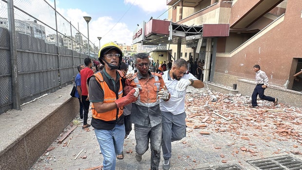 Israeli strike targets Nasser Hospital in southern Gaza; dead and injured reported 