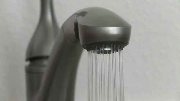 running-kitchen-water-faucet.jpg 