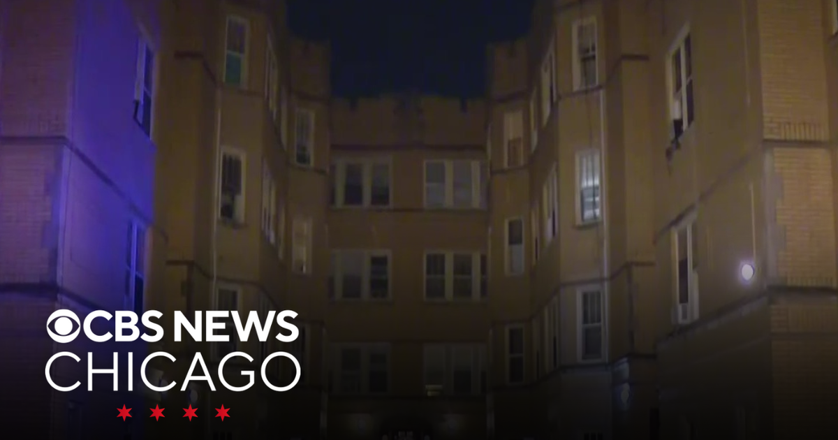 Man found shot and killed inside apartment on Chicago's West Side - CBS ...