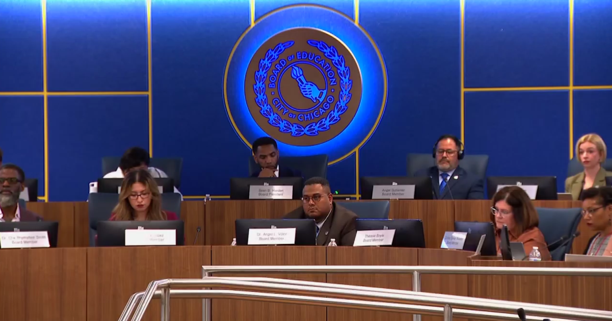 Chicago school board approves CPS' proposed budget plan ahead of ...