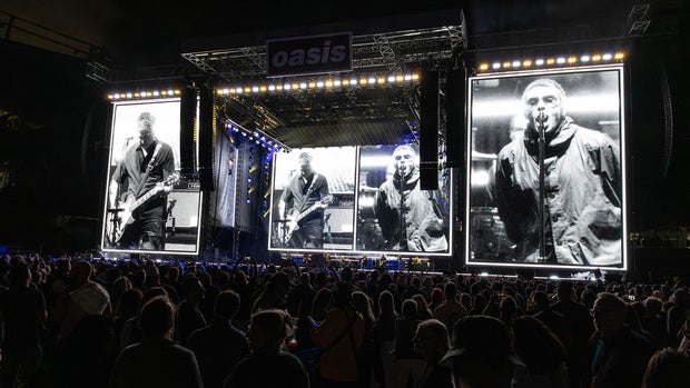 kirstine-walton-oasis-soldier-field-chicago-08282025-14.jpg