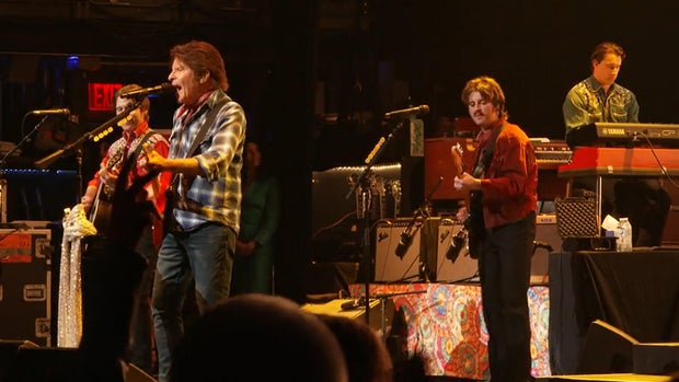 john-fogerty-no-beacon-theatre-nyc.jpg