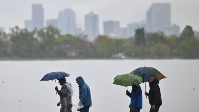 Rain continues to fall at Sloans Lake 
