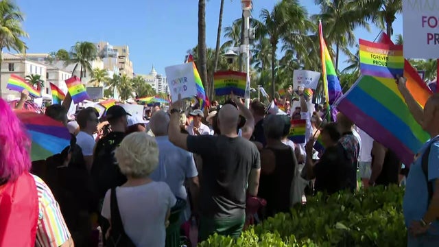 miami-beach-pride-crosswalk-demostration-8-31-25-11-39-5207.jpg 