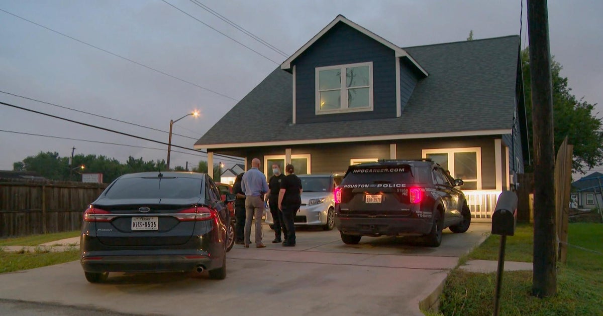Houston police investigate after 11-year-old shot and killed playing "ding dong ditch" prank