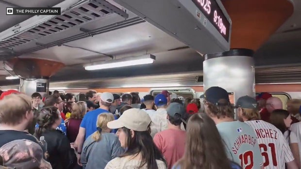 crowds-at-nrg-septa-station-phillies-sports-eagles.jpg 