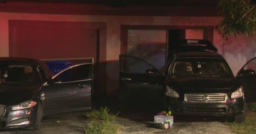 North Lauderdale family forced from home after fire – CBS News