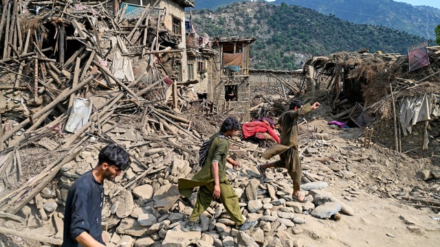 TOPSHOT-AFGHANISTAN-EARTHQUAKE 