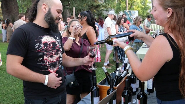 y-en-legends-of-wine-ashley-situationer.jpg 