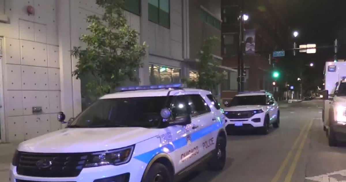 Boy, 17, wounded in shooting in car in Chicago's South Loop - CBS Chicago