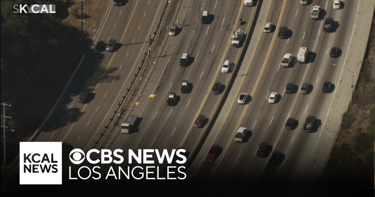Deadly crash closes most lanes on 405 Freeway in Sepulveda Pass - CBS ...