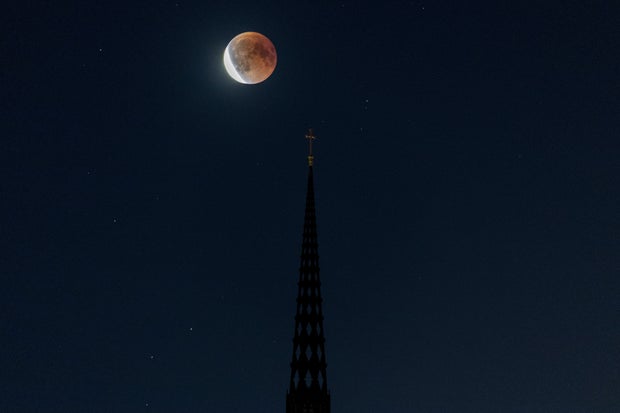 Blood Moon eclipse in Sweden