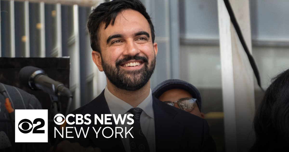 NYC Mayor Race Tightens as Adams Considers Exit, Mamdani Leads Polls