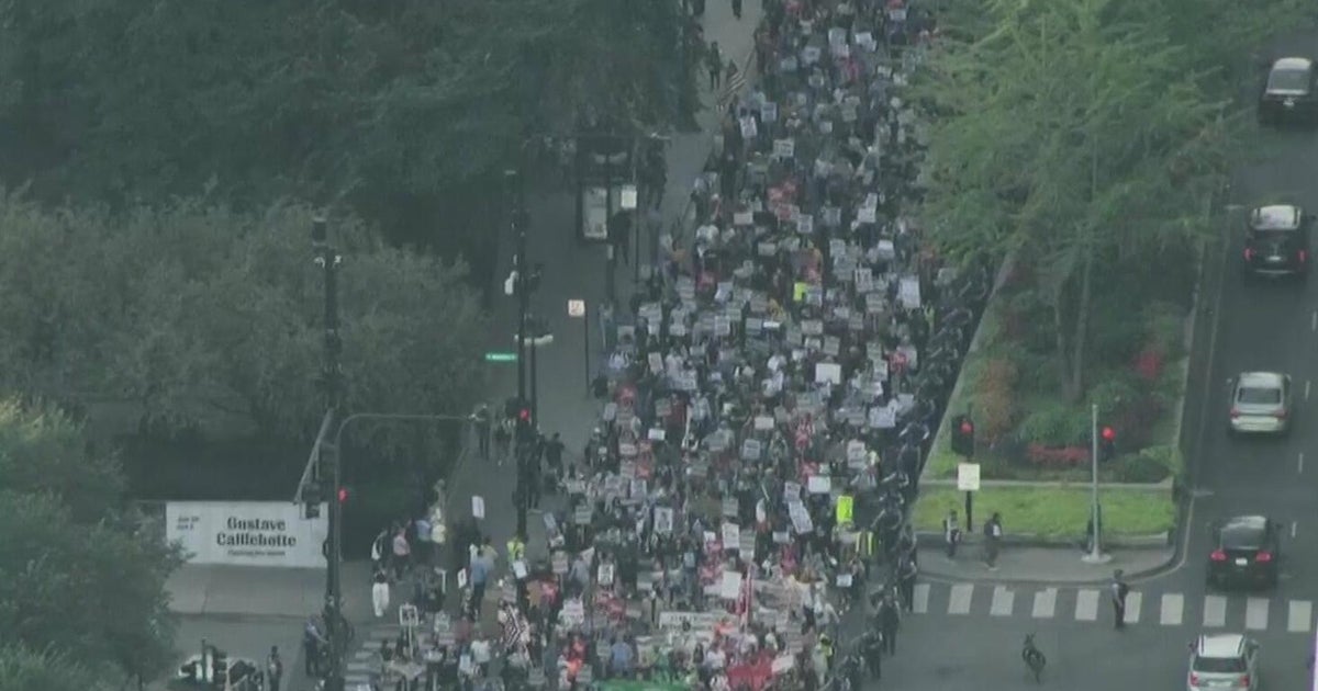 Protestors held march, rally in downtown Chicago against Trump's ...