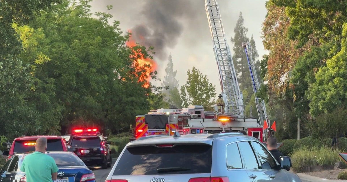 Man barricades himself inside burning home in Folsom, officials say