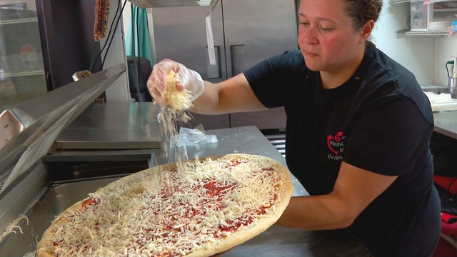 Mama Bear's Kitchen pizza 