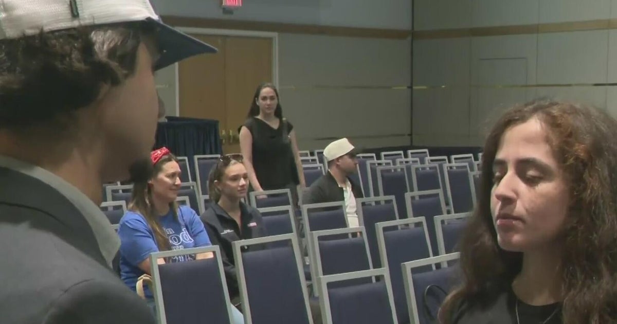 FIU students gather to remember Charlie Kirk – CBS News