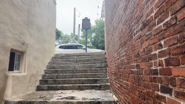 wooden-steps-that-connect-front-and-water-streets.jpg 
