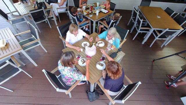 7a-pkg-chemo-bffs-wcco8q22-00-03-1925.jpg 