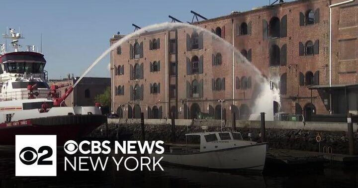 Massive warehouse fire in Brooklyn destroys part of a historic space ...