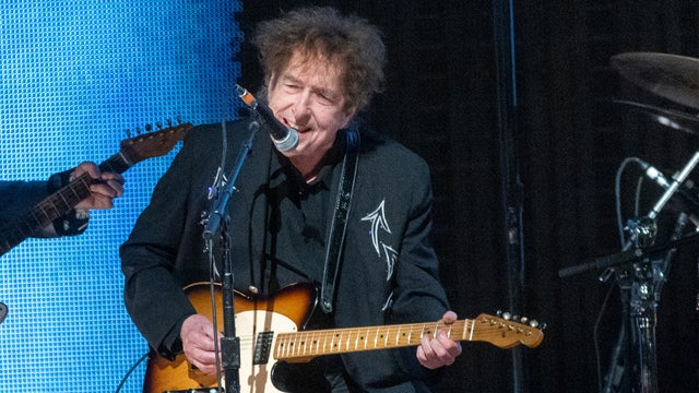 bob-dylan-at-farm-aid-2023.jpg 