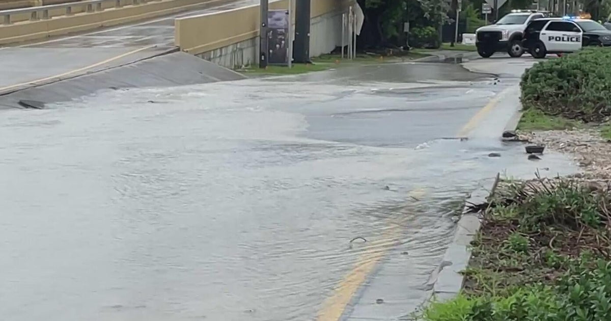 Water main break closes road in Hollywood, Florida - CBS Miami