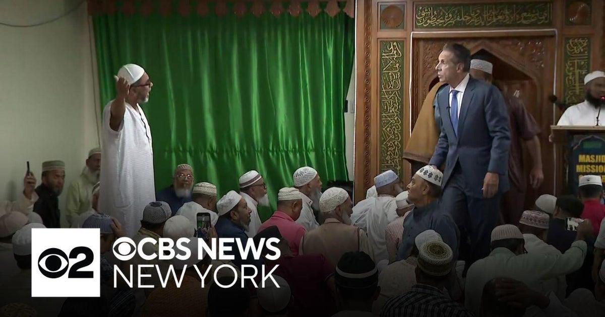 Andrew Cuomo Heckled at Multiple NYC Mosques Amid Mayoral Campaign