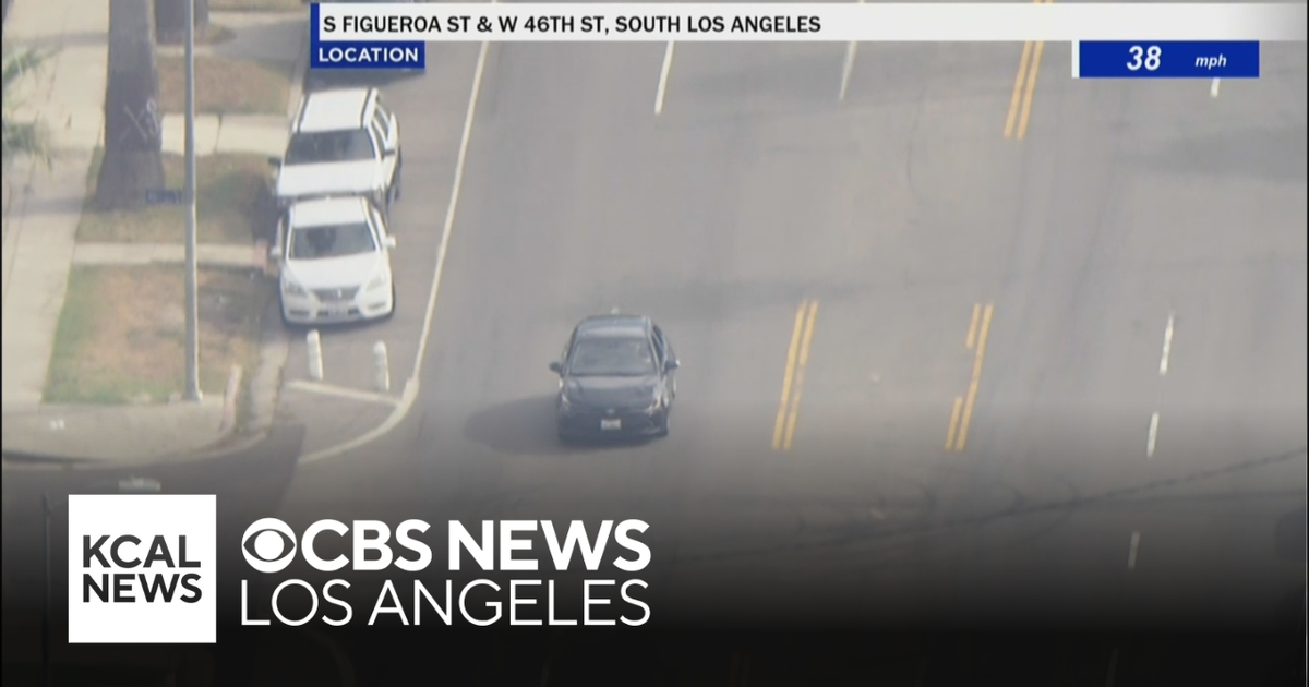 Murder suspect surrenders after hour-long police pursuit through LA ...