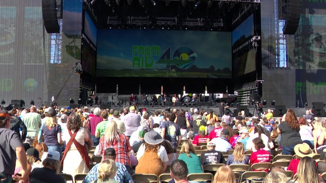 5p-pkg-farm-aid-40-wcco8s0z-00-00-1226.jpg 